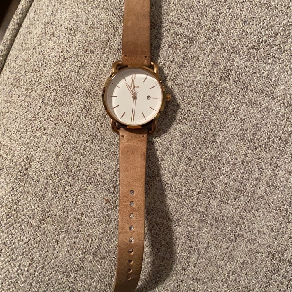 Fossil Women’s Rose Gold Leather Watch ES4335